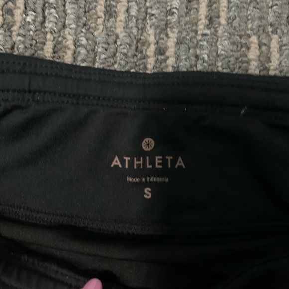 Athleta Shorts with small side pocket - Picture 3 of 4